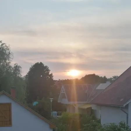 Nyarfa Vendeghaz 公寓 *